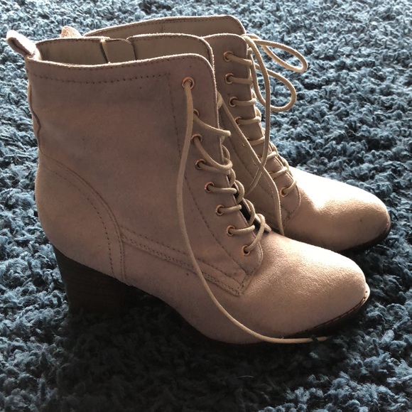 Women’s heeled suede boots - Picture 2 of 2